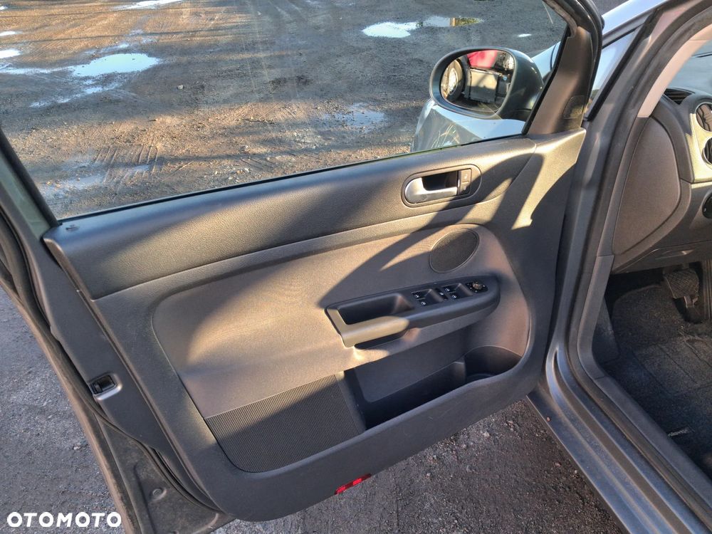 Volkswagen Golf Plus 1.9 TDI DSG Comfortline - 11