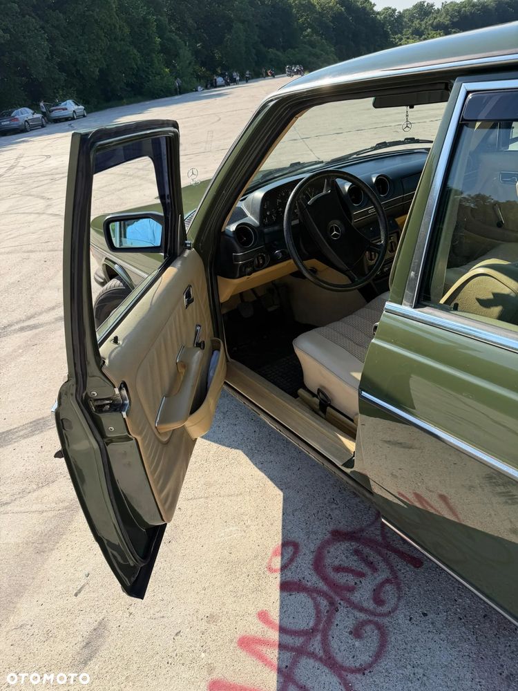 Mercedes-Benz W123 - 13