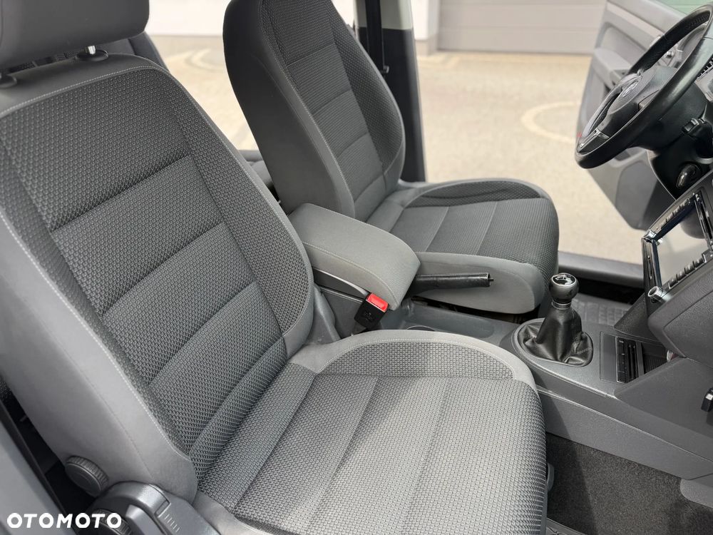 Volkswagen Touran - 19