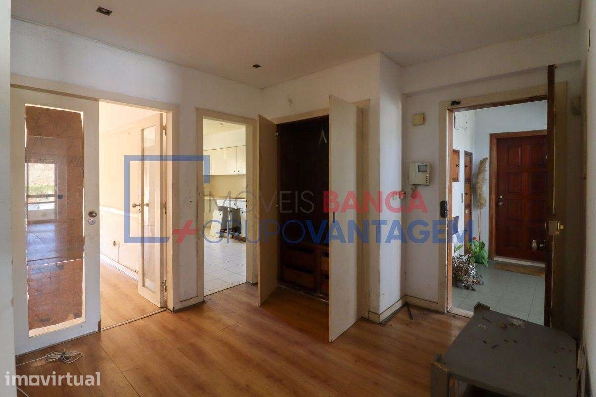 Apart. T2 para renovar com garagem de 22m² - MALVEIRA - Grande imagem: 4/30