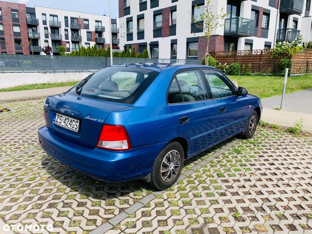 Hyundai Accent - 4