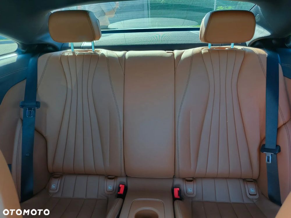 Mercedes-Benz Klasa E 200 Coupe 4-Matic 9G-TRONIC - 14