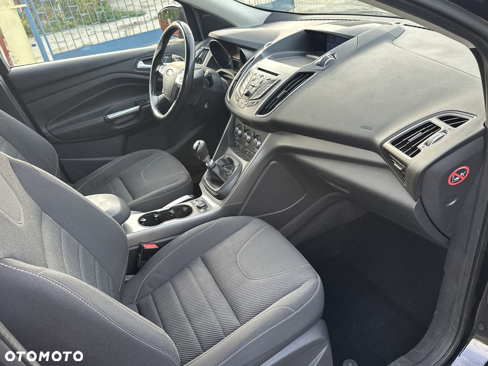 Ford Kuga 2.0 TDCi 2x4 Titanium - 28