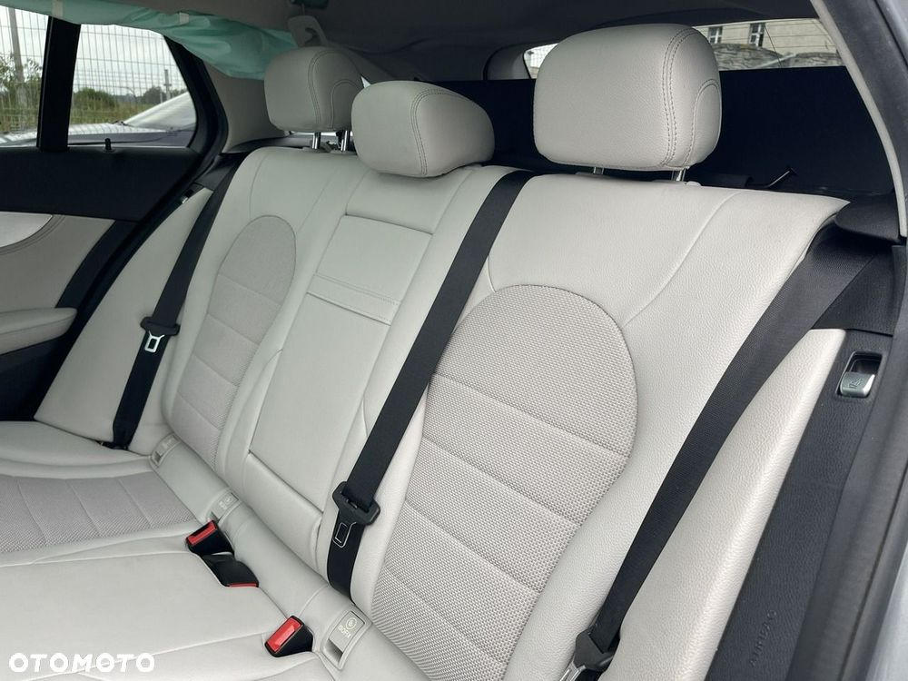 Mercedes-Benz Klasa C 400 4Matic 9G-TRONIC Avantgarde - 11