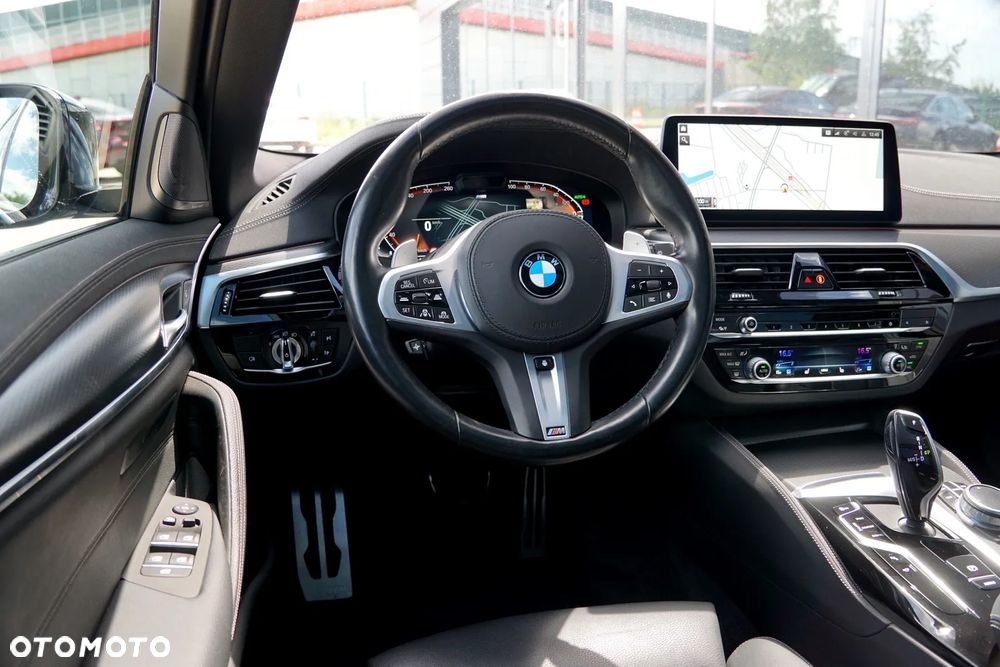 BMW Seria 5 540d xDrive Touring M Sport Edition - 27