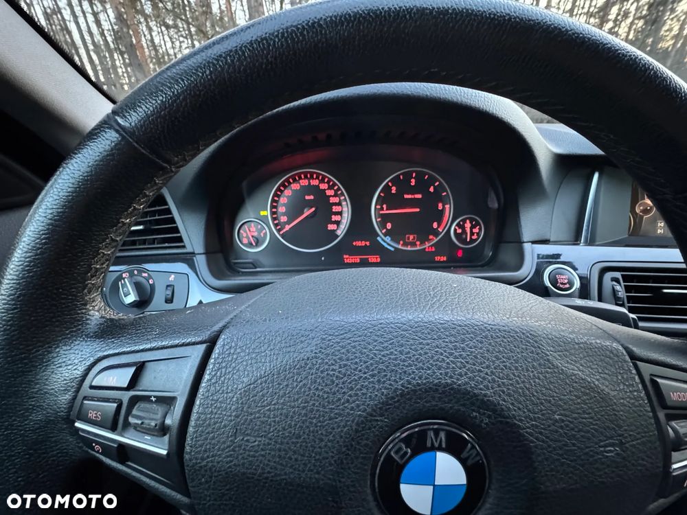 BMW Seria 5 525d - 12