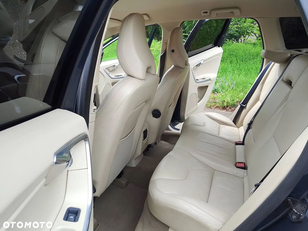 Volvo XC 60 D4 Geartronic Momentum - 11