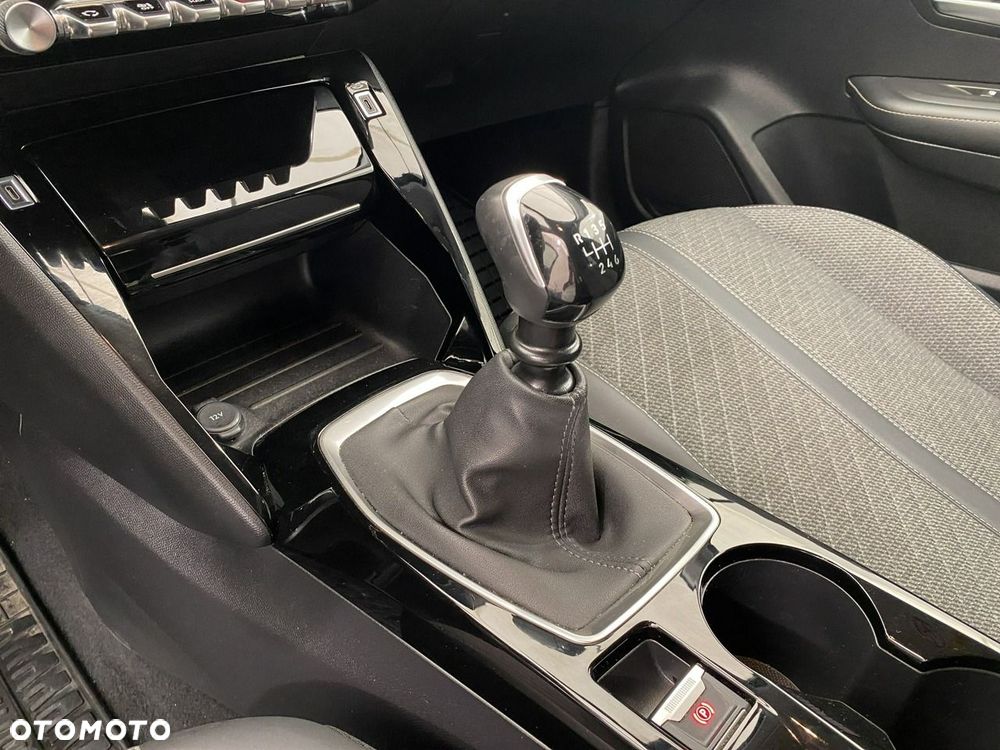 Peugeot 208 - 19