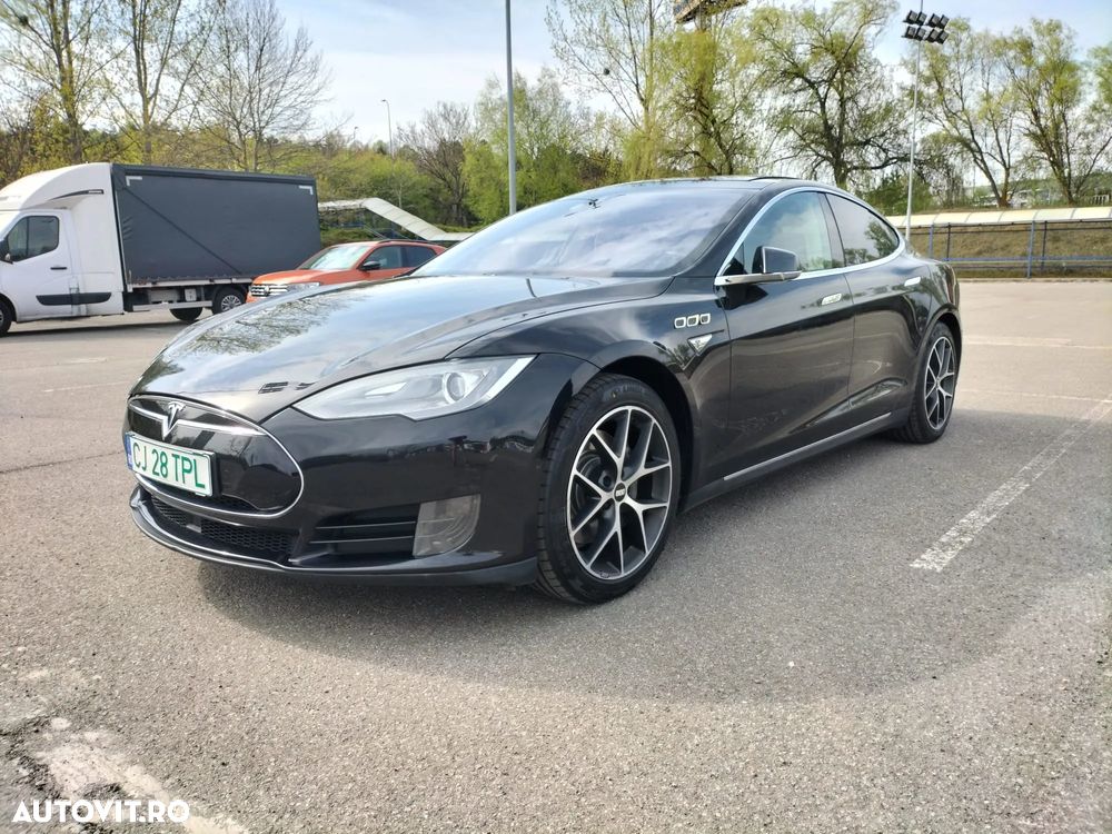 Tesla Model S - 3