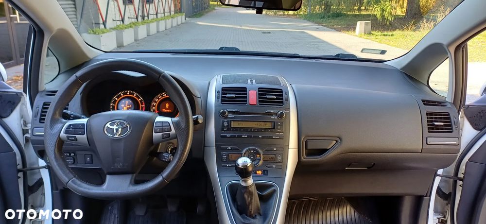 Toyota Auris - 11