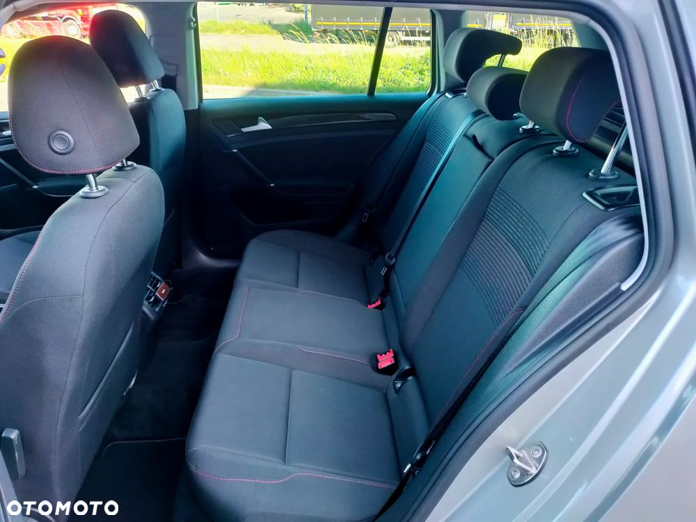 Volkswagen Golf - 10