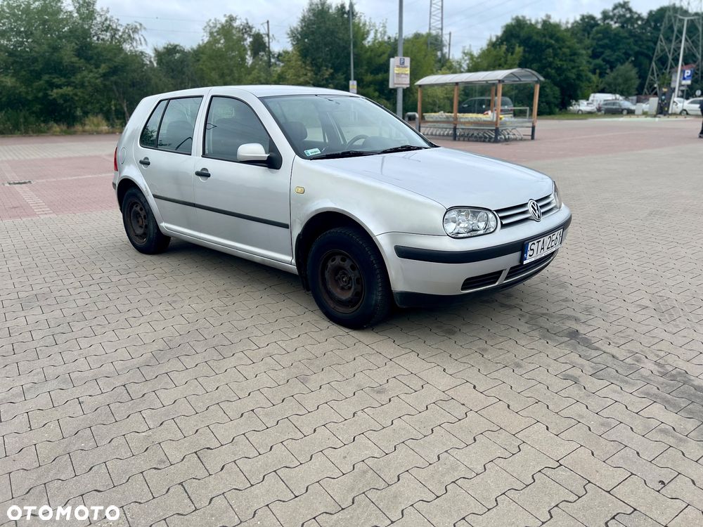 Volkswagen Golf - 1