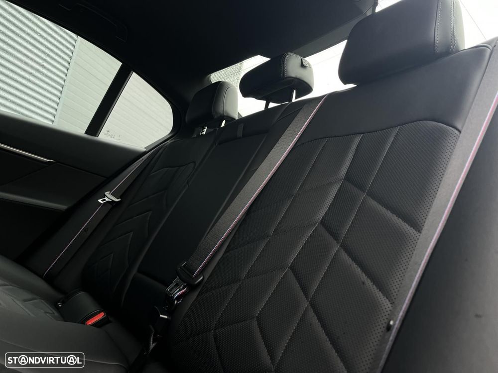 BMW 530 e Pack Desportivo M Pro - 8