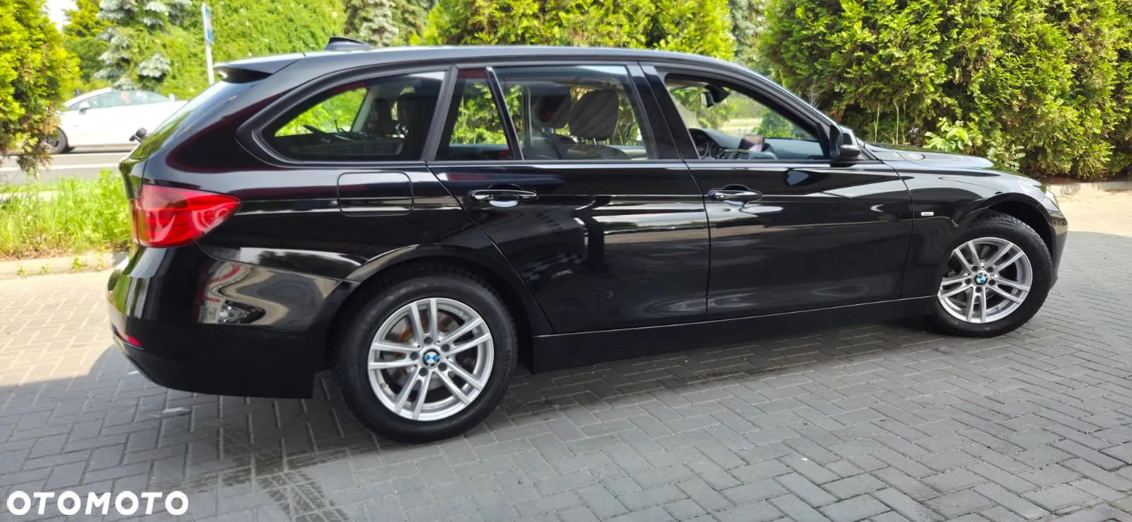 BMW Seria 3 320d DPF Touring Blue Performance Edition Exclusive - 17