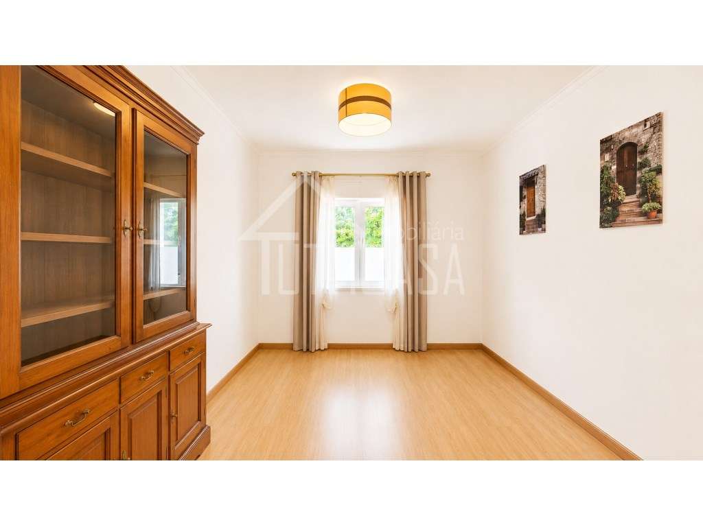 Apartamento T1 renovado em Olival Basto - Grande imagem: 3/19