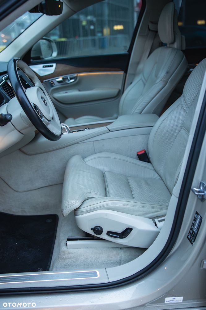 Volvo XC 90 T8 AWD Plug-In Hybrid Excellence - 23