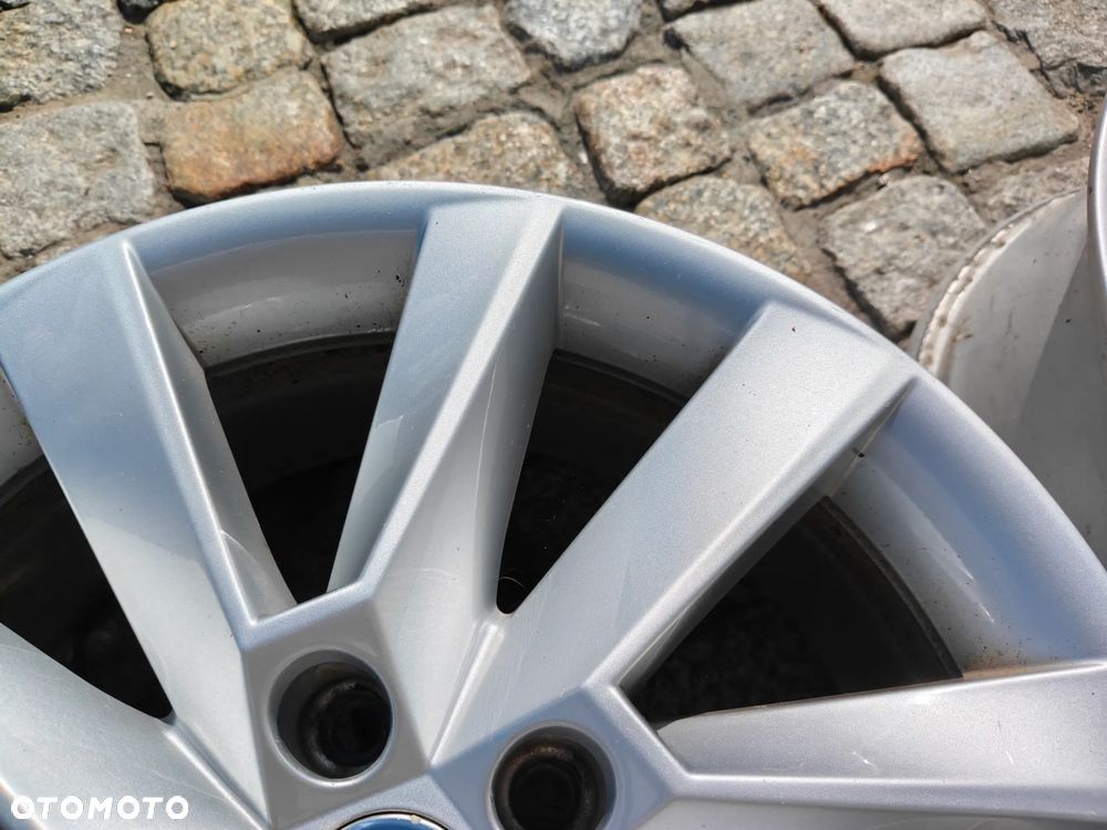 Felgi Aluminiowe 17 Skoda Superb 5x112 ET40 Seat Audi VW 3V0601025C - 4