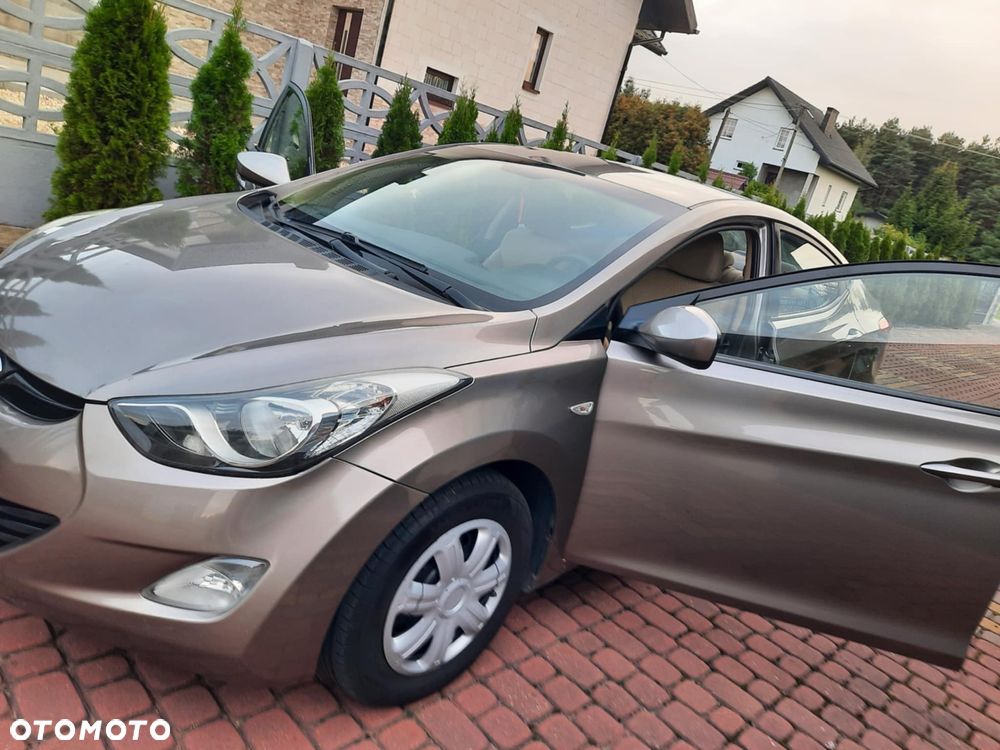 Hyundai Elantra - 8