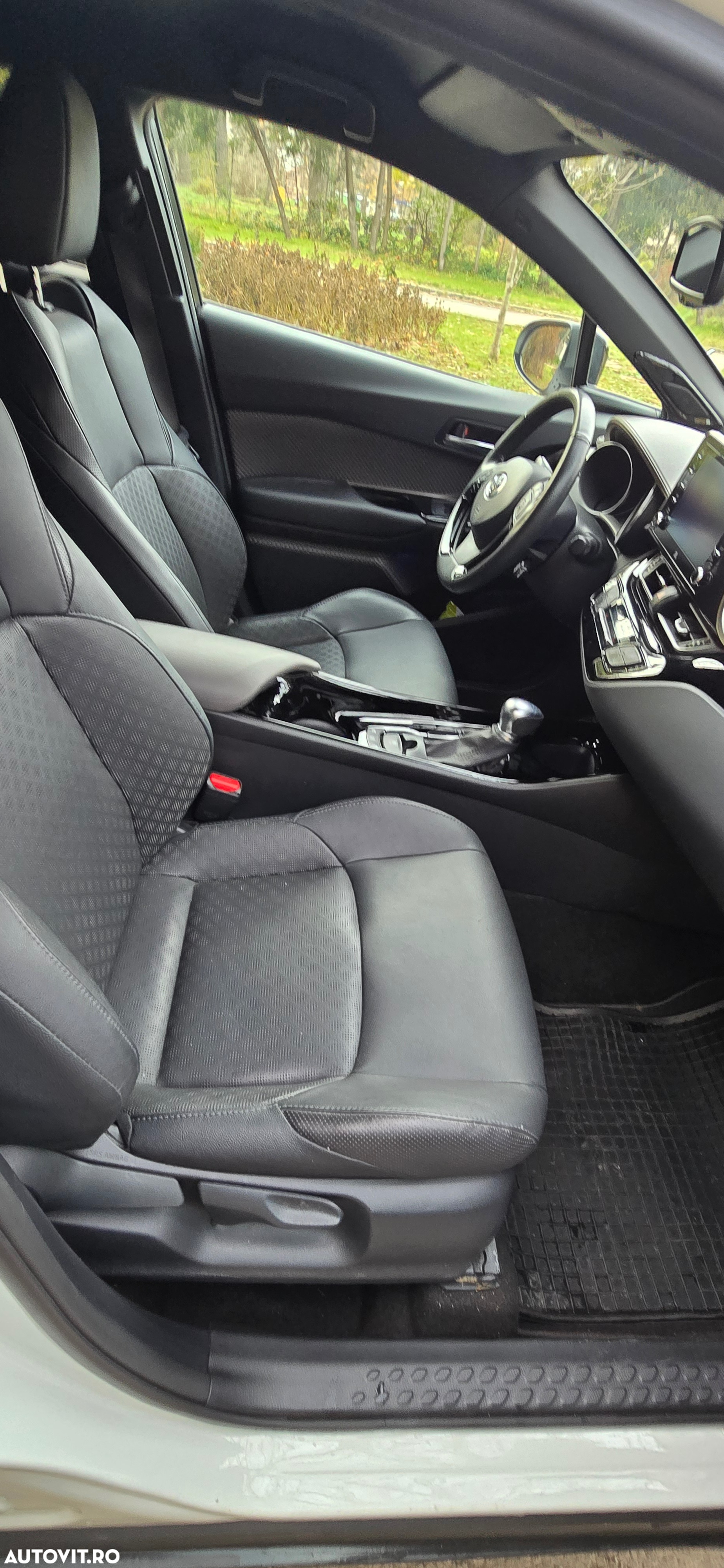Toyota C-HR 2.0 HSD 184 CP 4x2 CVT Classy Bi-Tone - 5