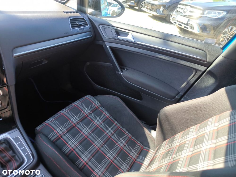 Volkswagen Golf GTI (BlueMotion Technology) DSG Performance - 34