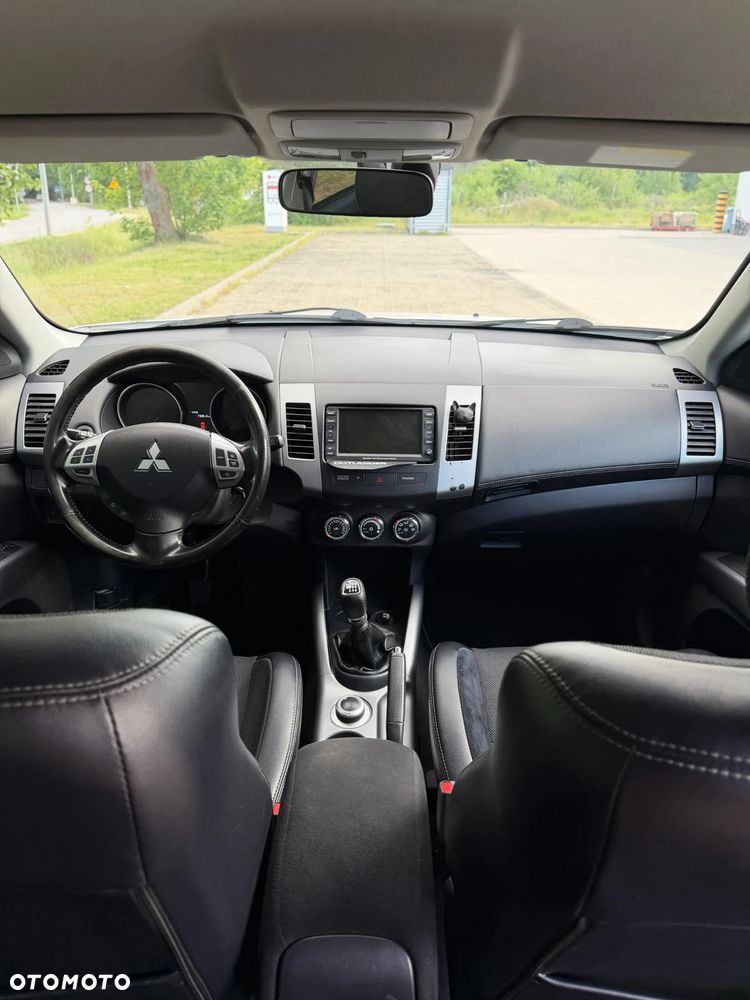 Mitsubishi Outlander 2.2 DI-D 4WD Intense - 14