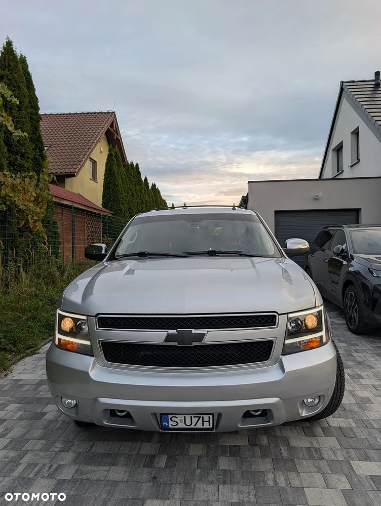 Chevrolet Suburban - 4