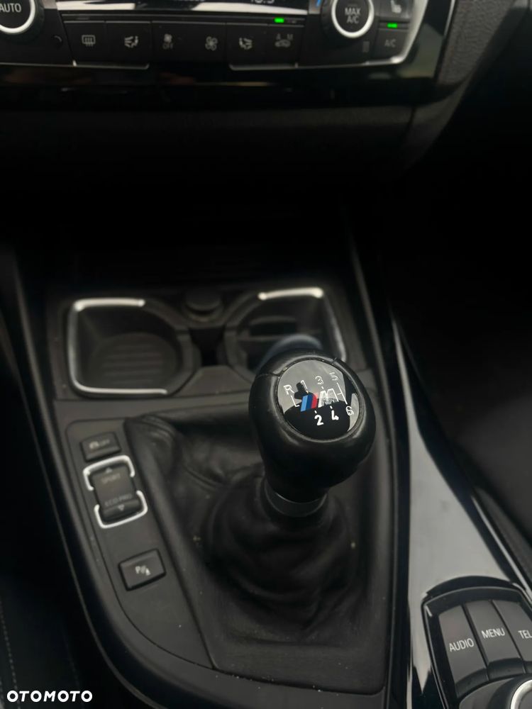 BMW Seria 1 120i Sport Line - 11