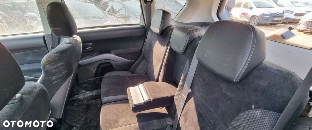 Mitsubishi Outlander - 9