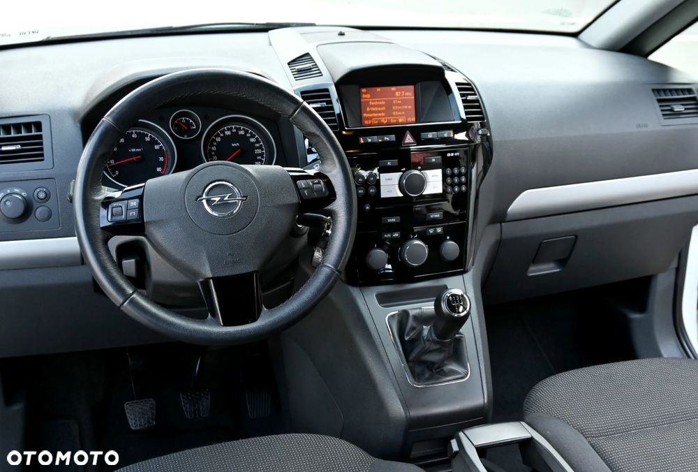 Opel Zafira 1.8 Cosmo - 29