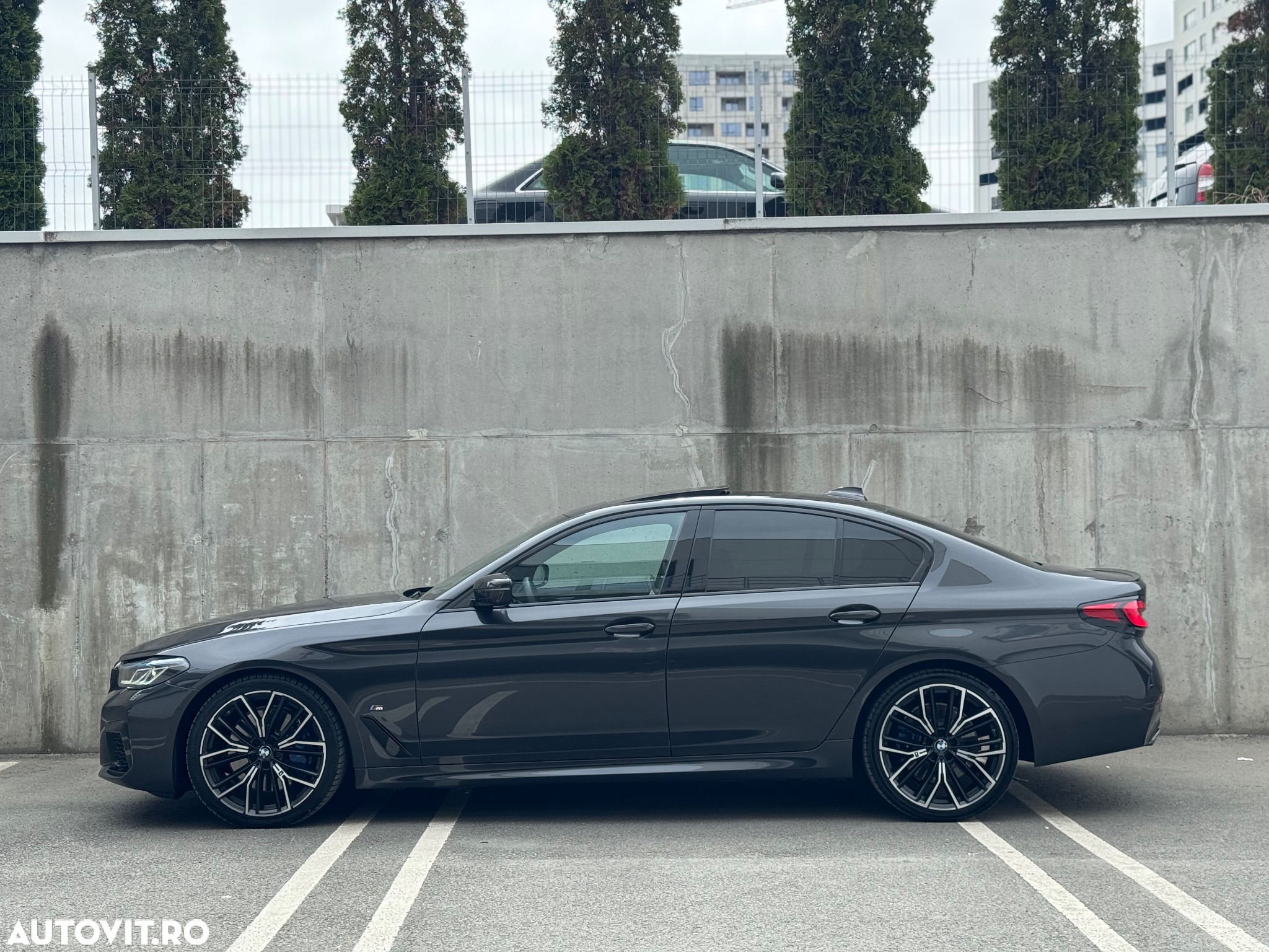 BMW Seria 5 530d xDrive AT MHEV - 9