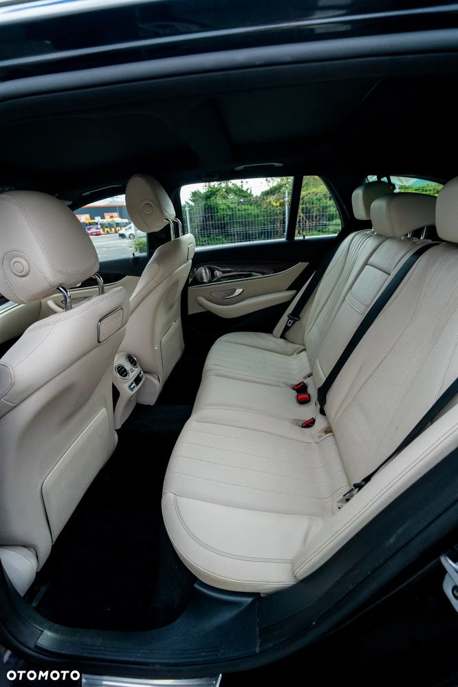 Mercedes-Benz Klasa E 450 4-Matic 9G-TRONIC - 16