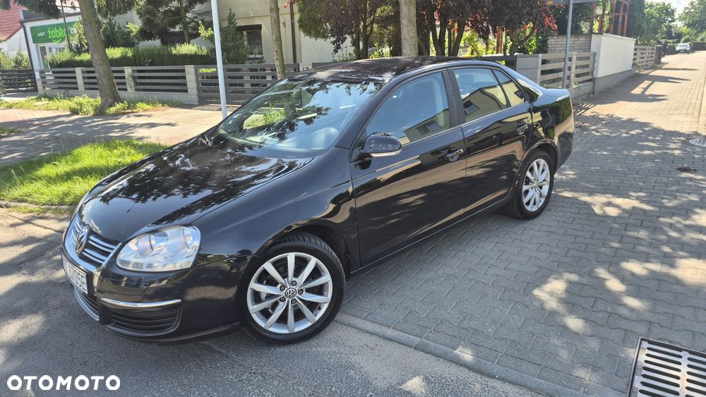 Volkswagen Jetta - 2