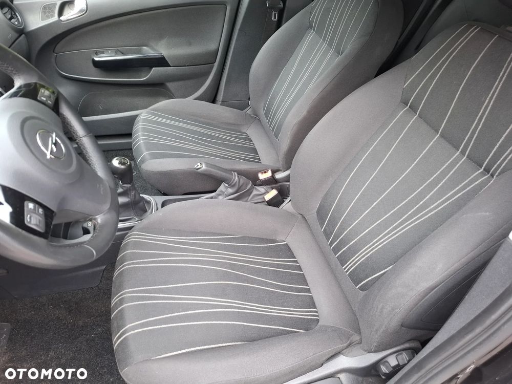 Opel Corsa 1.4 16V Essentia - 10