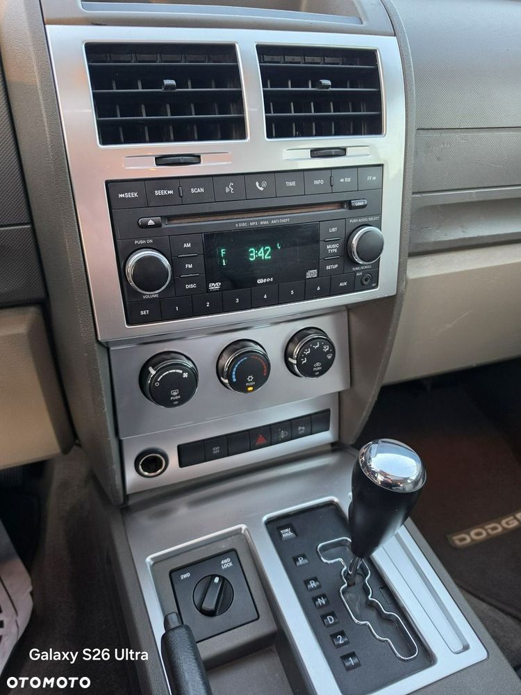 Dodge Nitro - 37