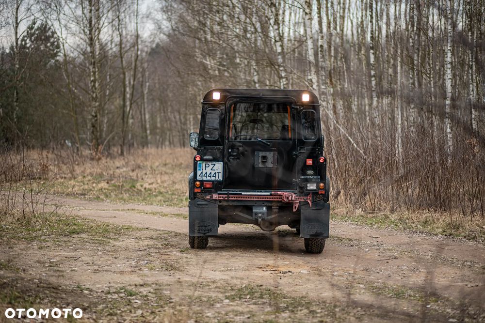 Land Rover Defender - 9