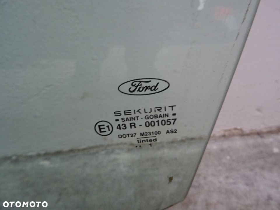 SZYBA DRZWI LEWY PRZÓD FORD FOCUS MK1 KOMBI NR476 - 2