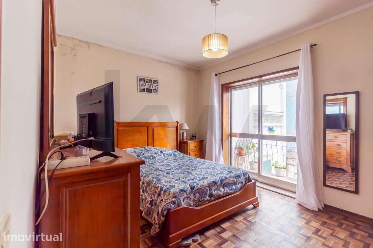 Apartamento T3 com Excelente Luminosidade e Potencial de Valorização e - Grande imagem: 3/33