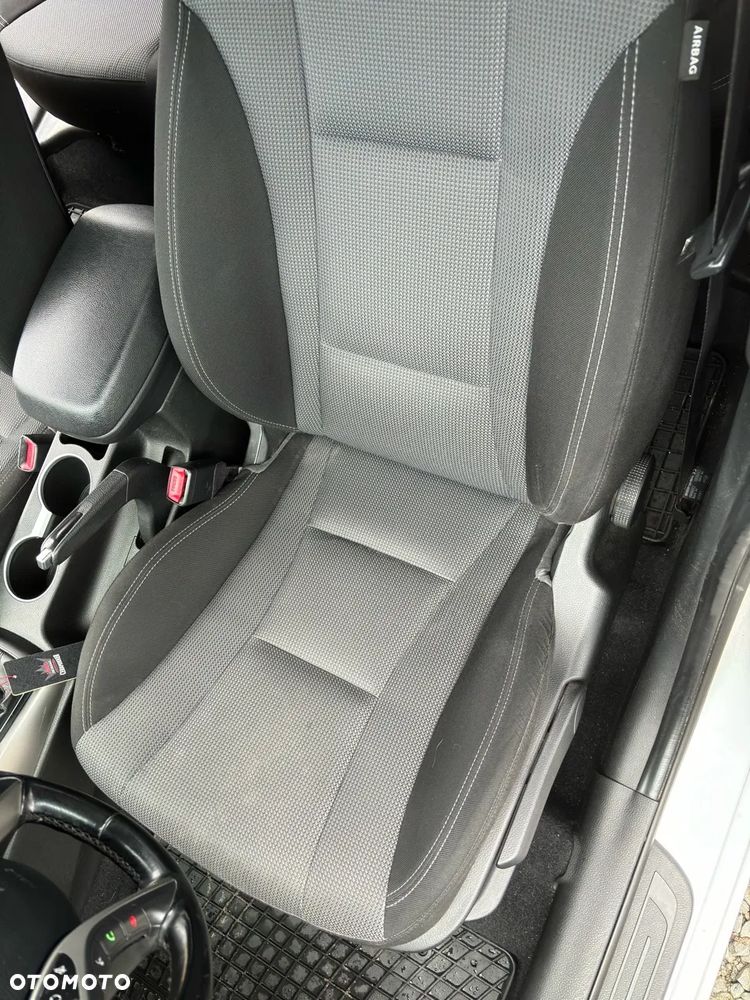 Hyundai i30 blue 1.6 CRDi Style - 12