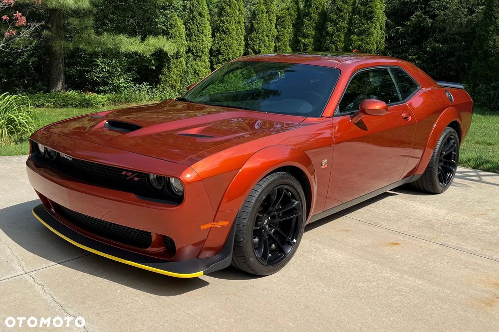 Dodge Challenger - 1