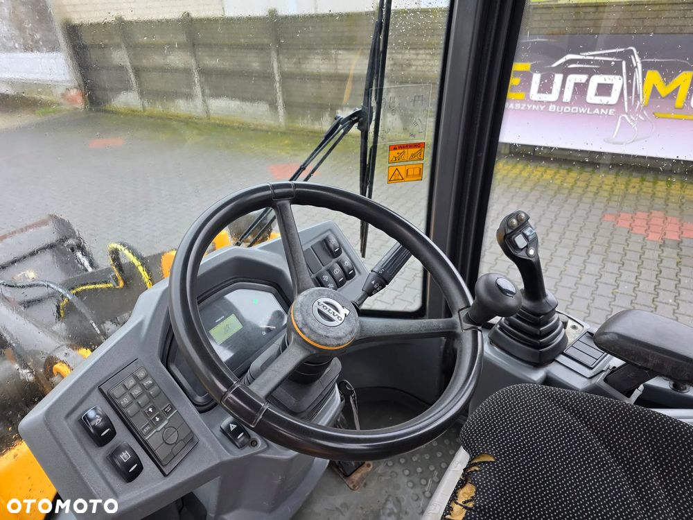 Volvo L35G, 2016 ROK, ŁYŻKA OTWIERANA + WIDŁY - 15
