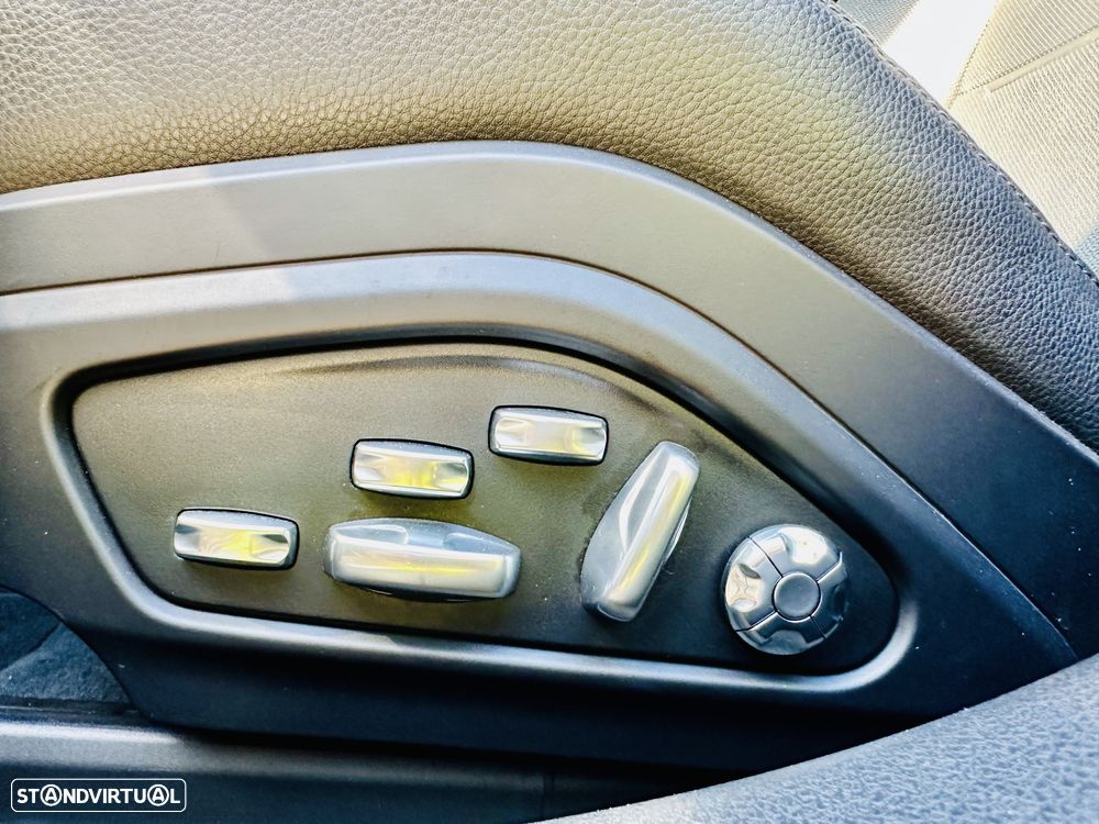 Porsche Panamera 4 Edition 10 Anos - 24
