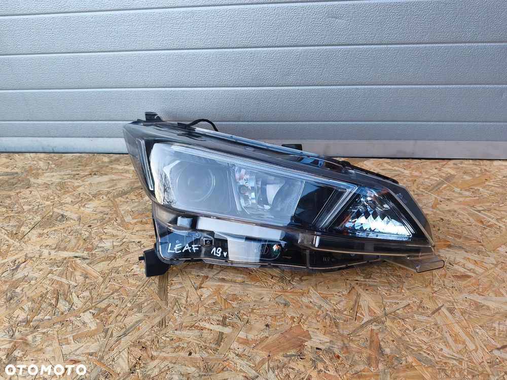 LAMPA PRZÓD PRZEDNIA PRAWA 26010 5SH0A NISSAN LEAF II - 2
