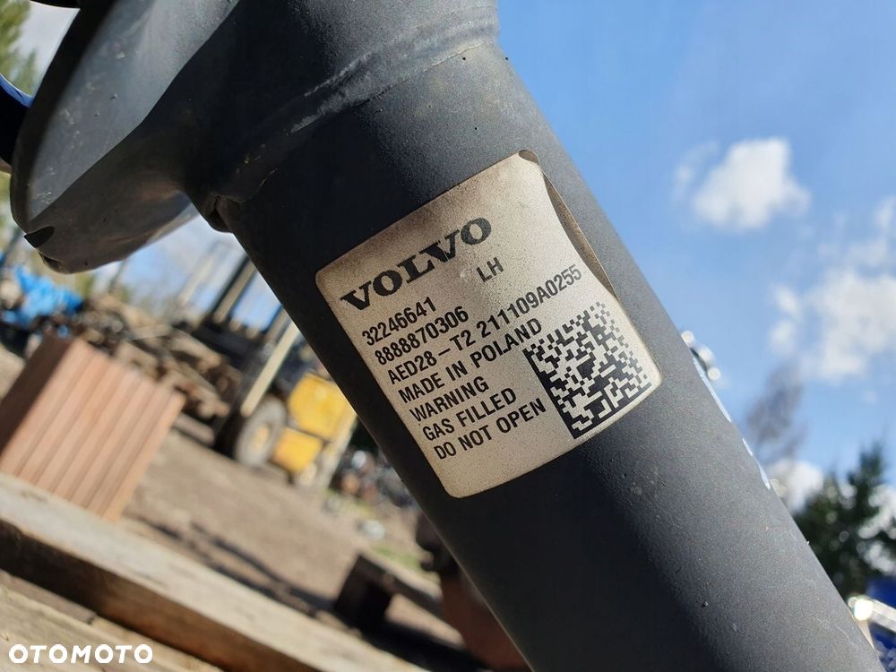 AMORTYZATOR LEWY ZWROTNICA LEWA VOLVO XC40 2.0D 32246641 - 3