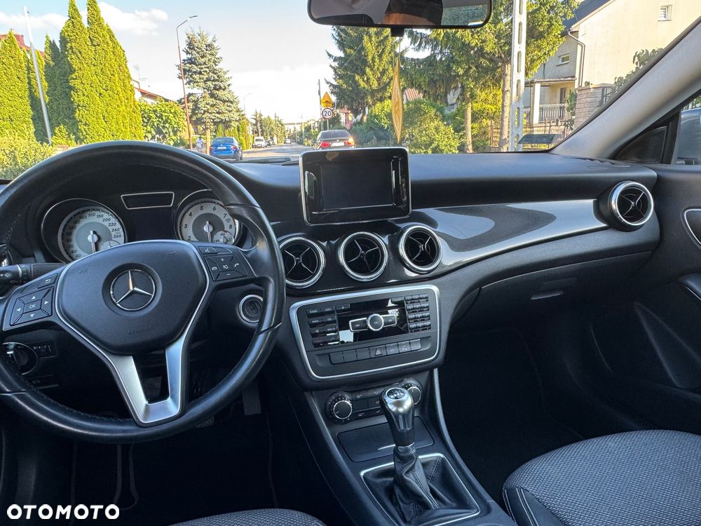 Mercedes-Benz CLA 180 - 16