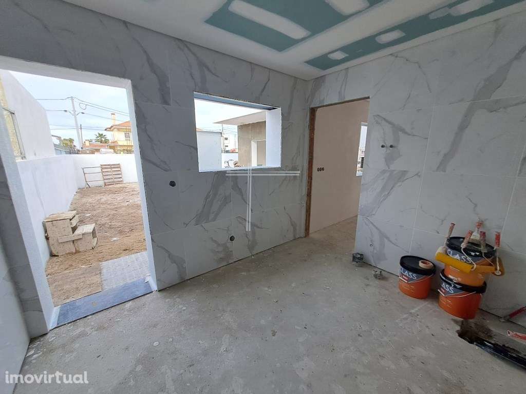 Moradia isolada T3+1, arquitetura contemporânea - Fernão Ferro - Grande imagem: 5/34