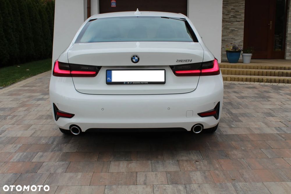 BMW Seria 3 320i Sport Line - 9