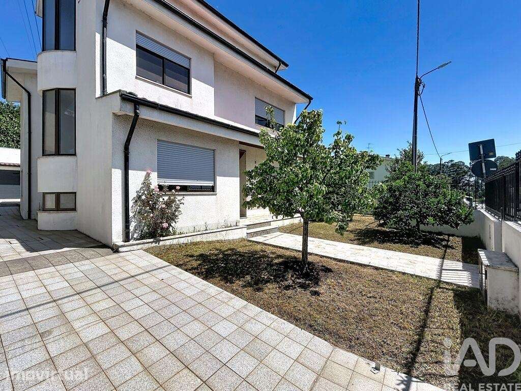 Casa / Villa T3 em Fânzeres e São Pedro da Cova de 210 m2 - Grande imagem: 2/39
