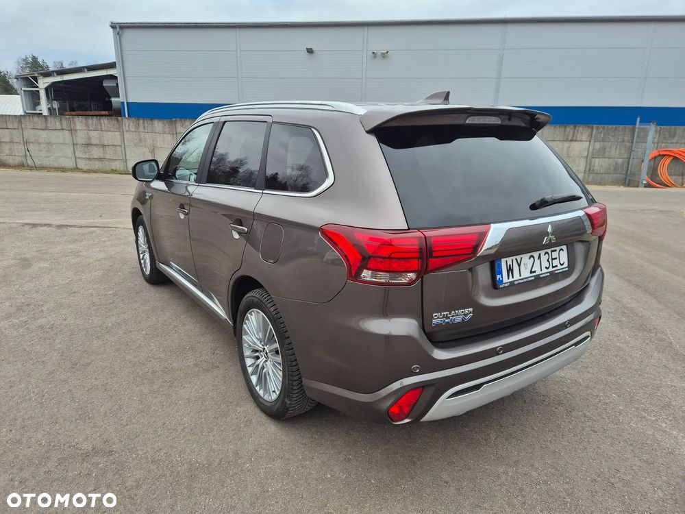 Mitsubishi Outlander Instyle + - 5