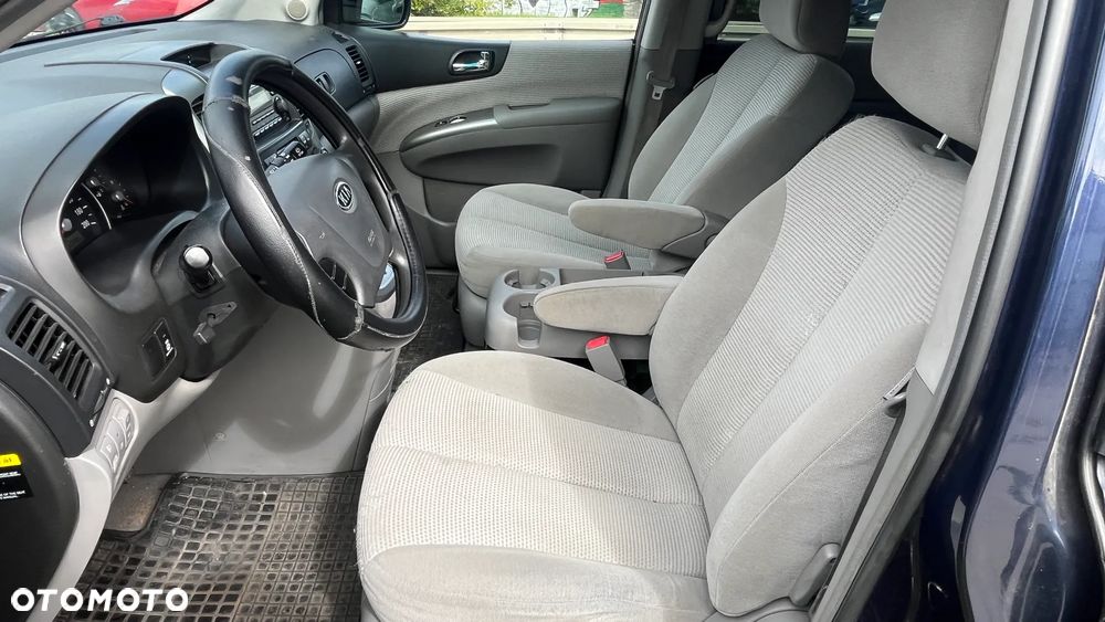 Kia Carnival - 11