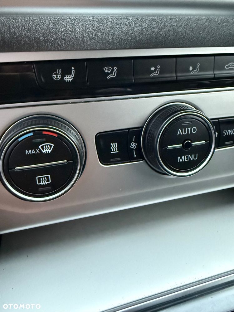 Volkswagen Passat 2.0 TDI (BlueMotion Technology) Highline - 32